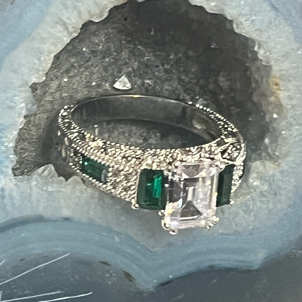 Deco Style Ring - Picture 2 of 13
